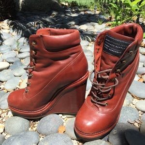 MARC JACOBS -  Moscasso Wedge Boot in Burgundy